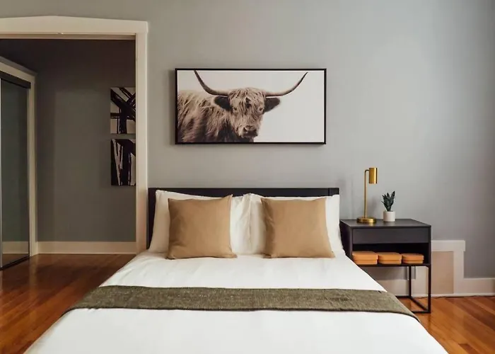 Well-equipped In The City! - Belmont B13 Apartment *