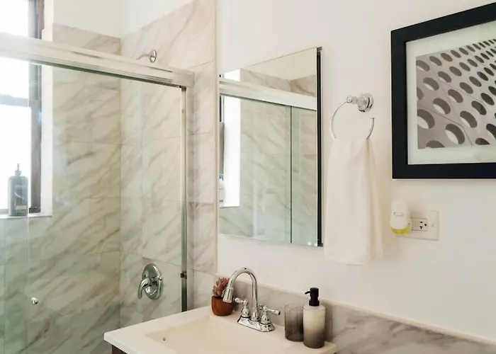 Well-equipped In The City! - Belmont B13 Apartment